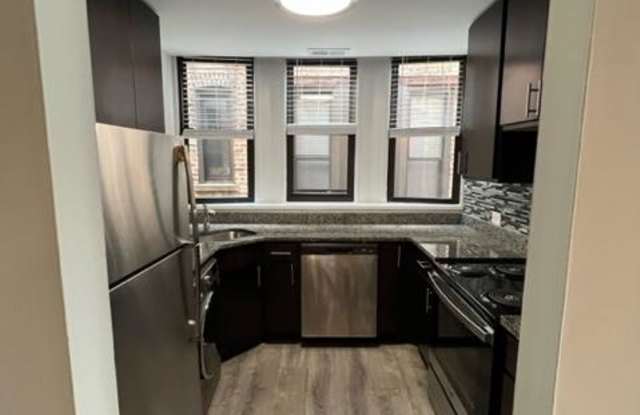 Photo of 2904 N Broadway