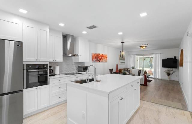 2460 NORTHSIDE DRIVE