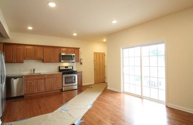 66 Belmont Ave Unit 5