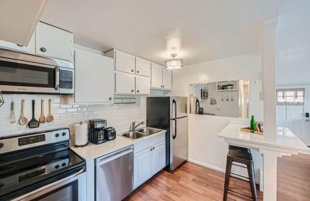 Modern 2 BDR / 1 BA in North Boulder
