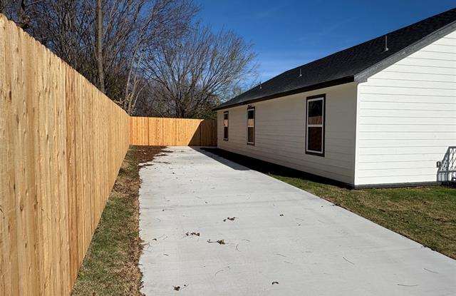 2806 North Lansing Place