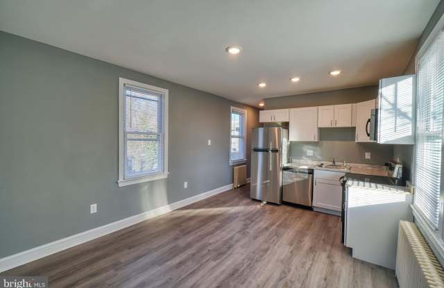 Photo of 400 DOUGLAS Street NE unit: 102