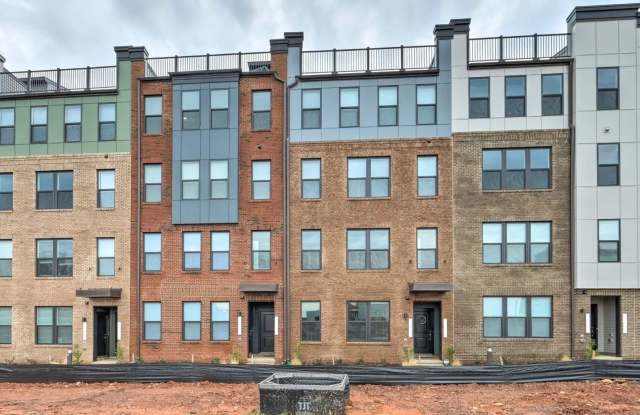 Luxury 3BR/2.5BA Condo w/ Balcony and Rooftop Terrace & Garage – Walk to One Loudoun