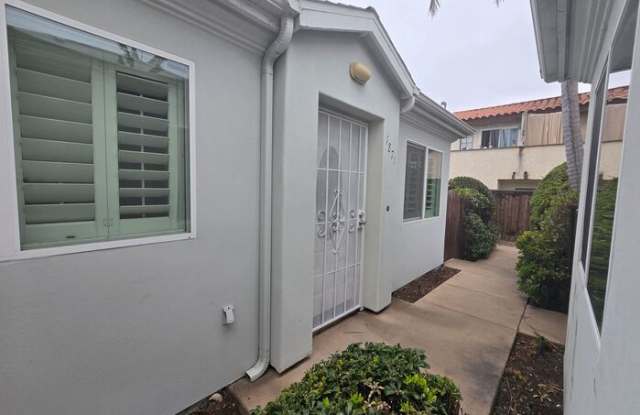 1871 Hornblend Street