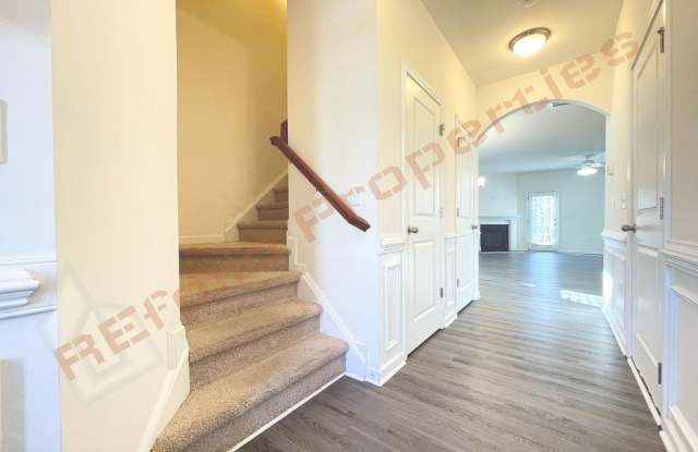 Great Location! 2 Story 3 Bedroom 1 Car-Garage End Unit Town Home with Community Pool @ 55 James at Midtown, Apex, Available Now!