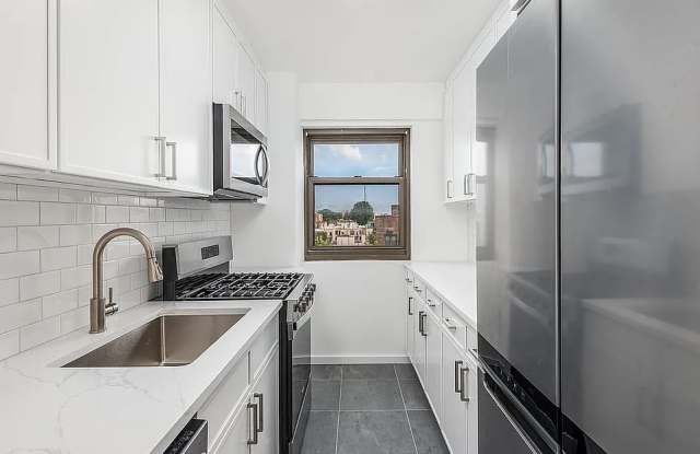 Photo of 2718 Hoyt Ave S Apt 5D