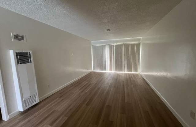 Photo of 500 E Poppy Street