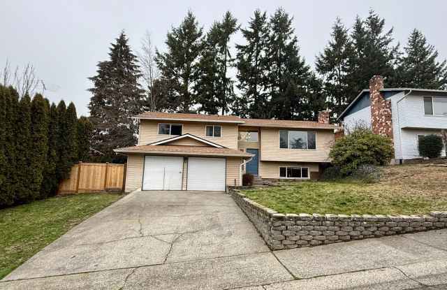 Very Spacious 4 bedroom Remodeled Split Level Home for Rent in Kent