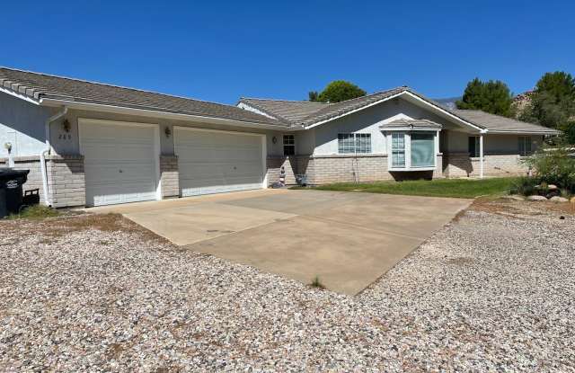 Photo of LEEDS BEAUTY - PET FRIENDLY!!! 6 Month Lease!!