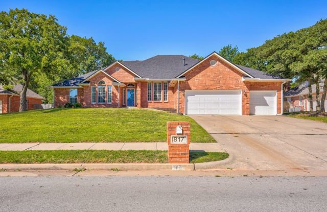 817 Fox Tail Drive - 817 Fox Tail Drive, Edmond, OK 73034