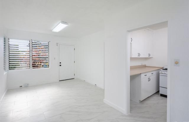 Photo of 1115 Hassinger Street unit: C