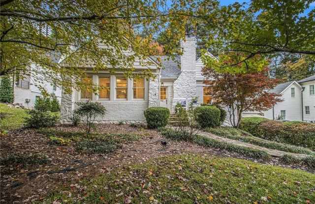 Photo of 942 Eulalia Road NE