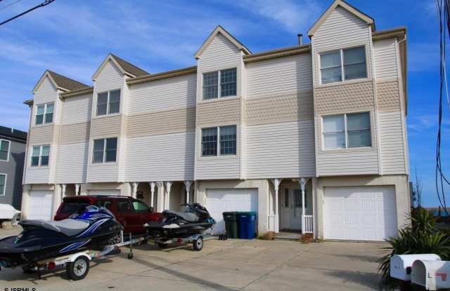 1101 E Shore Dr