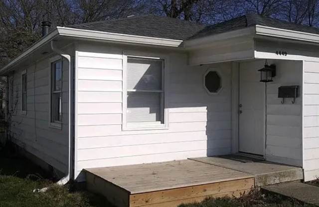 4449 Kingsley Dr