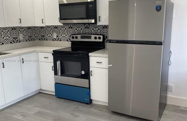 Photo of 880 NW 8th Ave