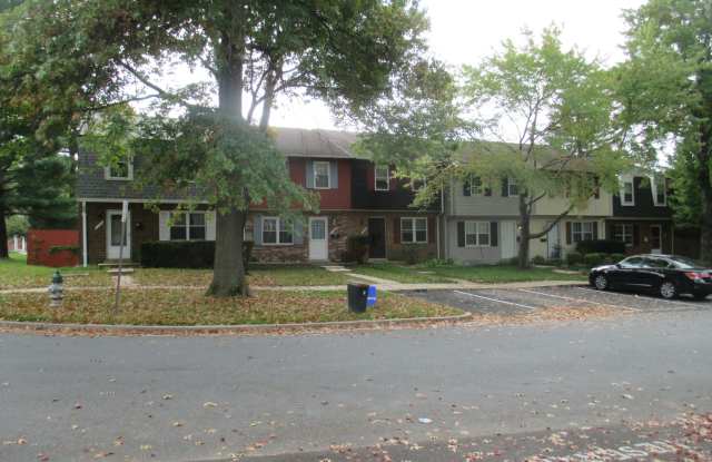 Gorgeous 3 Bedroom Townhouse in Gaithersburg with Solar Panels! Great Commute to DC!