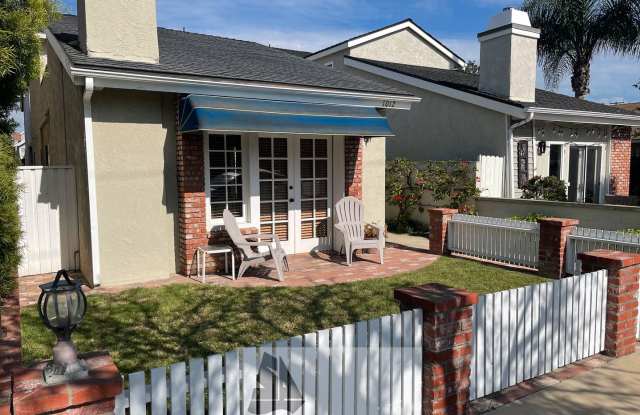 Lovely 2 story home in downtown Huntington Beach!