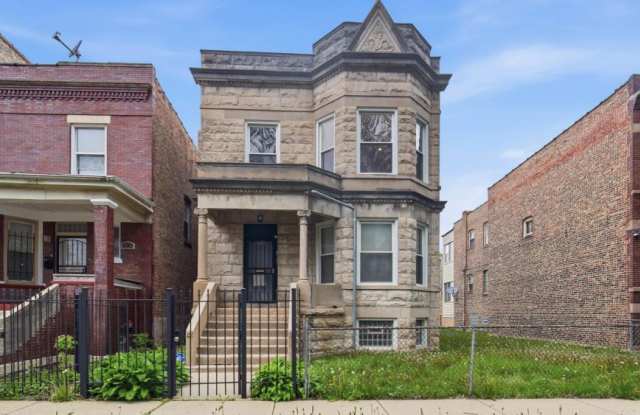 1448 E 69th PL