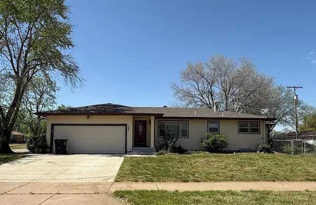 829 La Shelle Ln