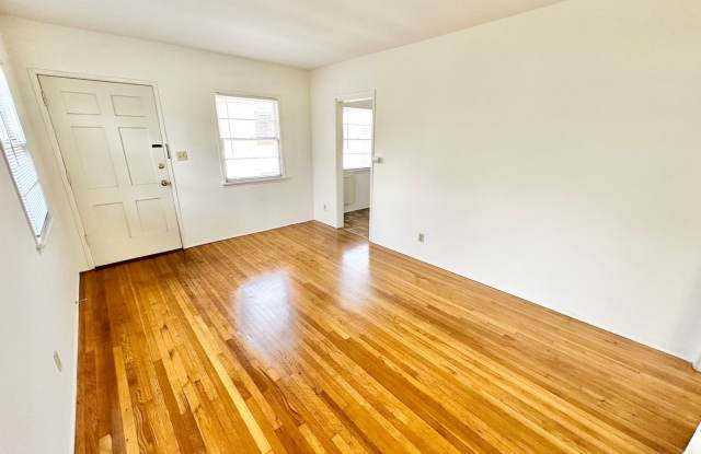 Bright  Private Top-Floor 2BR in Alamitos Beach