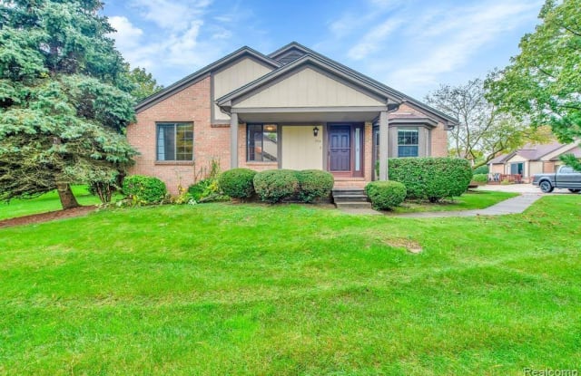 304 Meadow Bridge Drive - 304 Meadow Bridge Drive, Rochester Hills, MI 48307