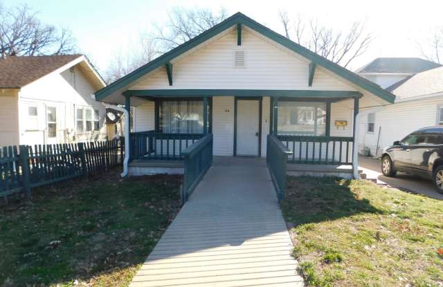 Spacious 3 bedroom/1 bath home in El Dorado! - 124 North High Street, El Dorado, KS 67042