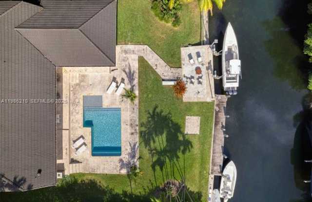 7155 Los Pinos Blvd #7155 CORAL GABLES, FL 33143