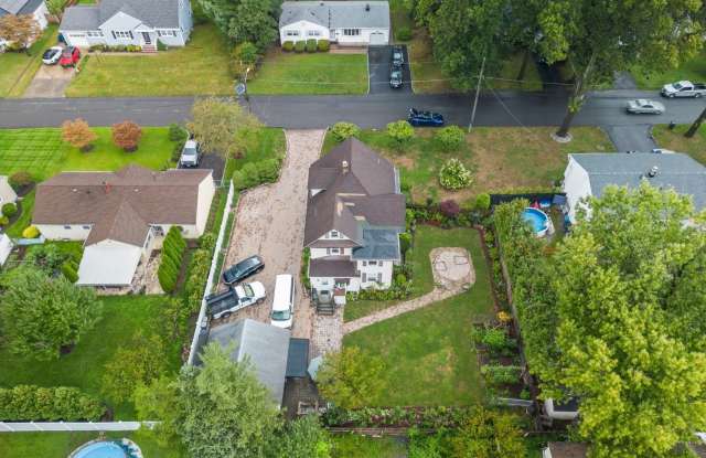 1237 S 10th Street S