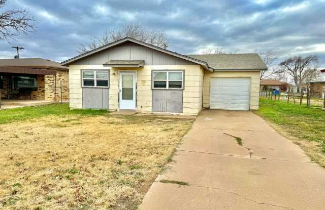 3 bed 1 bath Slaton Home!