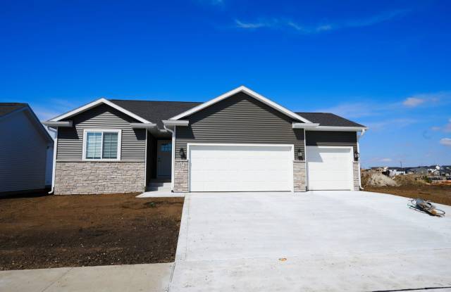 Beautiful3 Bedroom, Brand new home in Prime Waukee Location photos photos
