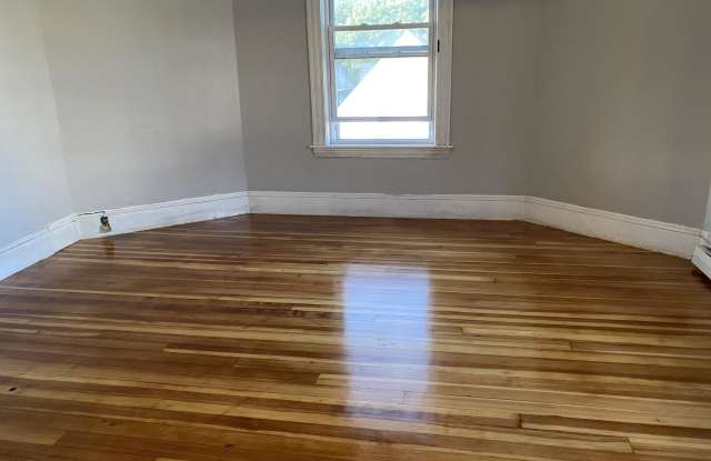 192 University Avenue - 3rd