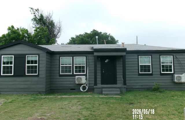 Very Nice Home at 220 SW 24th St in Lawton, OK!