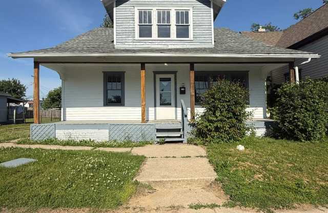 2500 Sqft 4 Bedroom 2 Bathroom House with a Garage