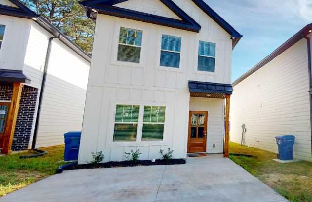 Photo of Charming 3-Bedroom Home in the Heart of Clarksville – Nashville Style Living!