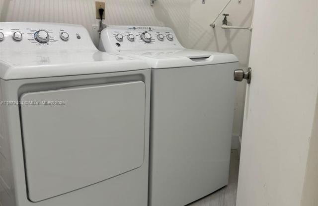 9427 Fontainebleau Blvd