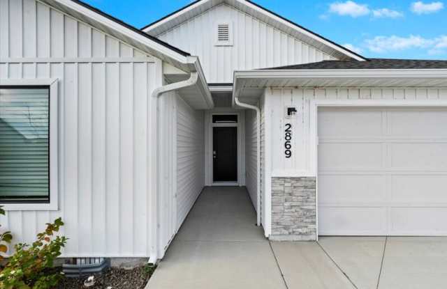 2869 N Arroyo Vis Wy