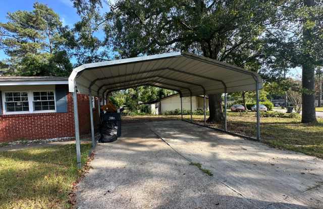 3 bedrooms - West Augusta Rental – (30909) Living room, and den-Convenient location close to shopping downtown,