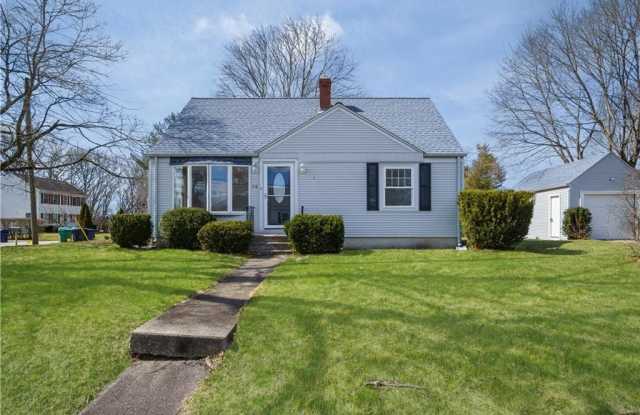 15 Sunset Avenue - 15 Sunset Avenue, Warwick, RI 02889