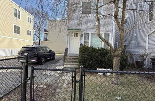 850 Dorchester Ave unit: House