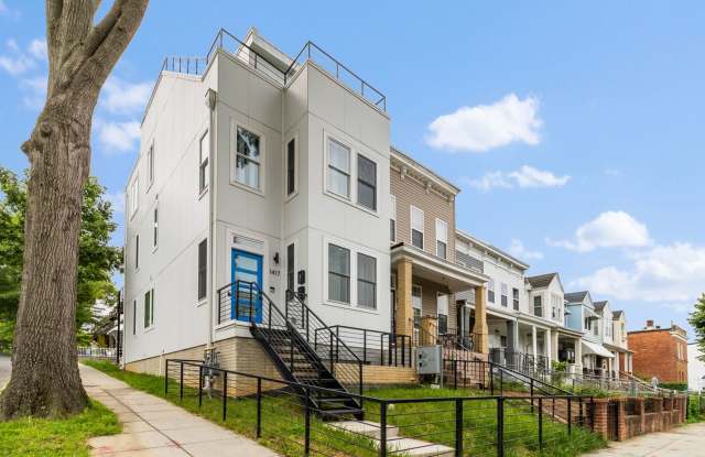 Charming Rooftop 3BR Rooftop Penthouse with DC view Condo in Washington DC
