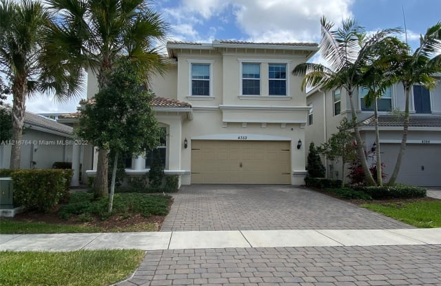 4352 Large Leaf Ln - 4352 Large Leaf Lane, Hollywood, FL 33021