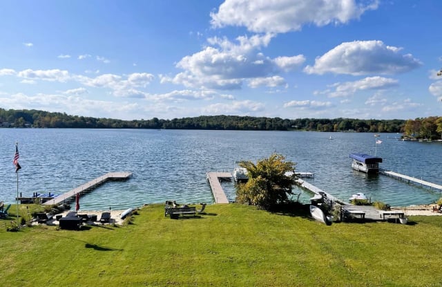 29 VAILS LAKESHORE DR - 29 Vails Lake Shore Drive, Peach Lake, NY 10509