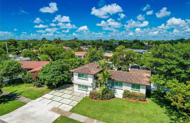 320 N Rainbow Dr - 320 North Rainbow Drive, Hollywood, FL 33021