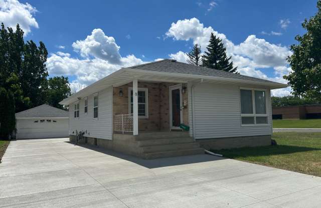 3 bedroom, 2 bath Single Family house