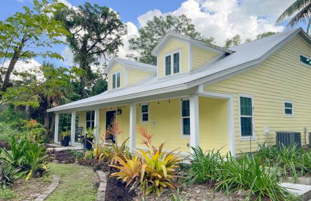 ***SPACIOUS 5-BEDS/3 BATHS***SINGLE FAMILY HOME***ANNUAL FURNISHED***NO HOA-QUCIK MOVE-IN***