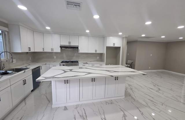 52641 Avenida Martinez