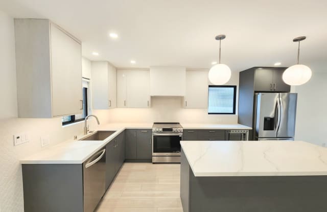 Meticulously renovated 2 bedroom duplex home in central San Mateo
