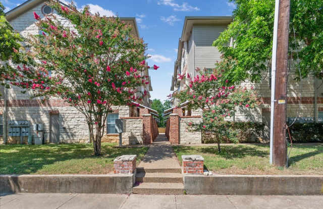 Townhome *LEASING SPECIAL AVAILABLE*