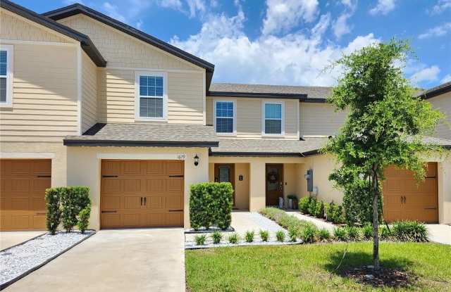 1679 WYNFORD CIRCLE