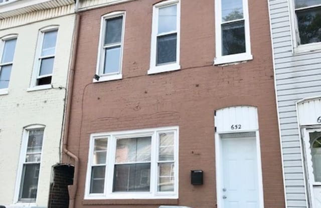 652 E Market St - 652 East Market Street, York, PA 17403